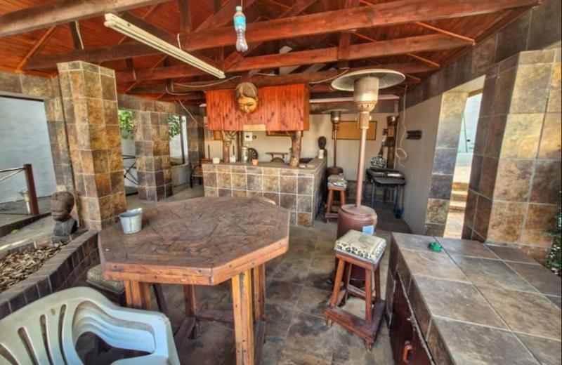 6 Bedroom Property for Sale in Mulbarton Gauteng