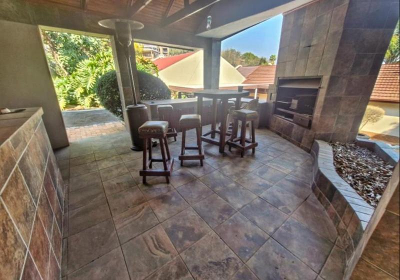 6 Bedroom Property for Sale in Mulbarton Gauteng