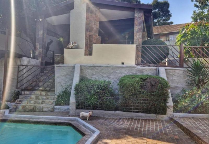 6 Bedroom Property for Sale in Mulbarton Gauteng