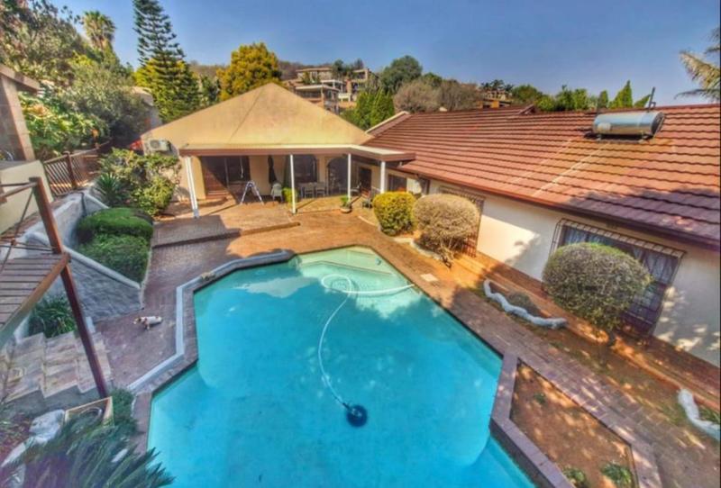 6 Bedroom Property for Sale in Mulbarton Gauteng