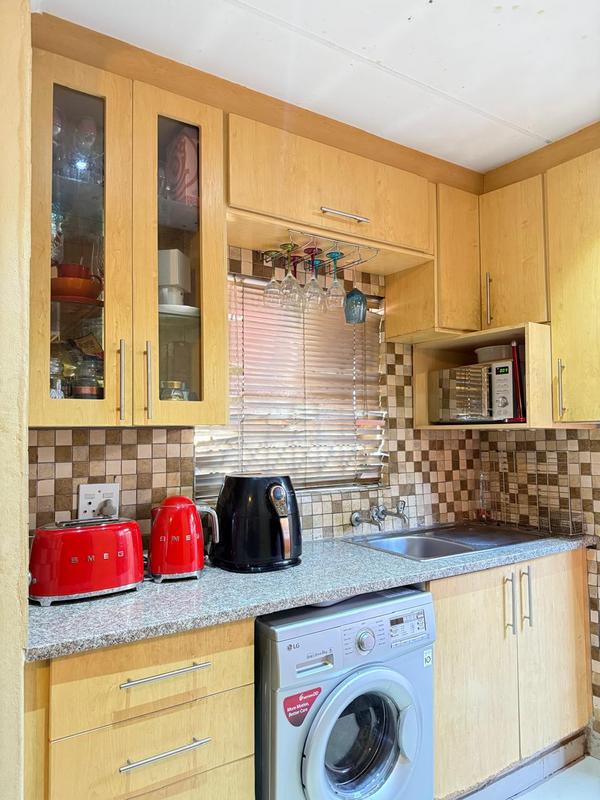 2 Bedroom Property for Sale in Clayville Gauteng
