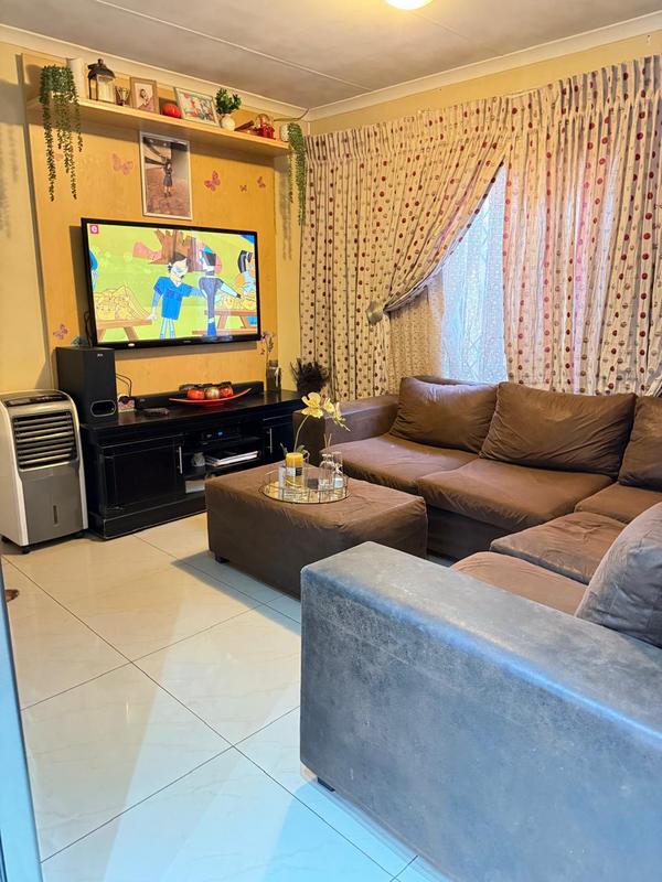 2 Bedroom Property for Sale in Clayville Gauteng
