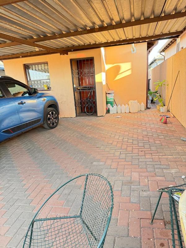 2 Bedroom Property for Sale in Clayville Gauteng