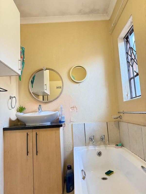 2 Bedroom Property for Sale in Clayville Gauteng