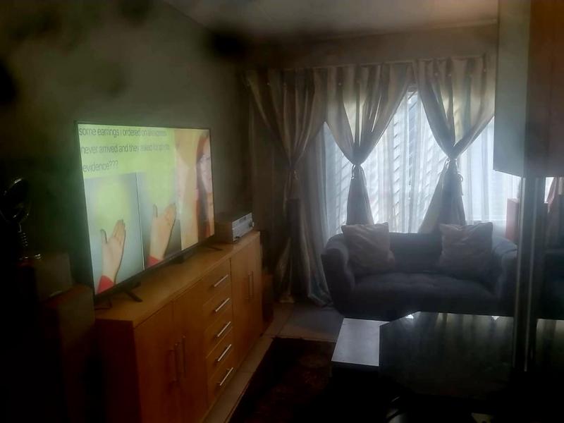 To Let 2 Bedroom Property for Rent in Bramley View Gauteng