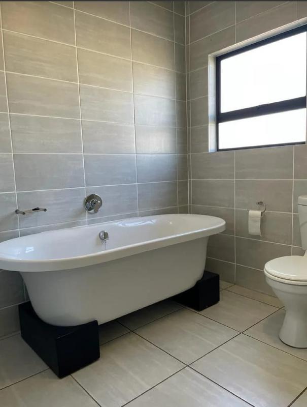 To Let 2 Bedroom Property for Rent in Midridge Park Gauteng