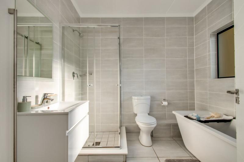 To Let 3 Bedroom Property for Rent in Waterfall Gauteng