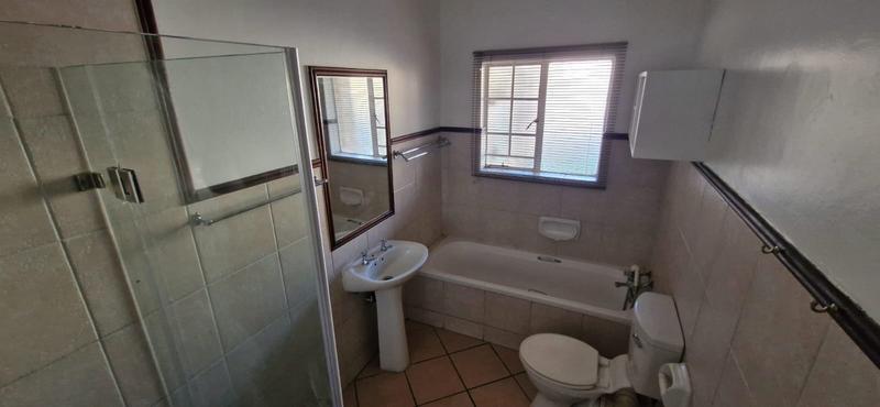 2 Bedroom Property for Sale in Monavoni Gauteng