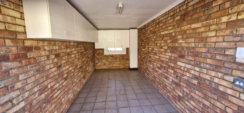 2 Bedroom Property for Sale in Monavoni Gauteng