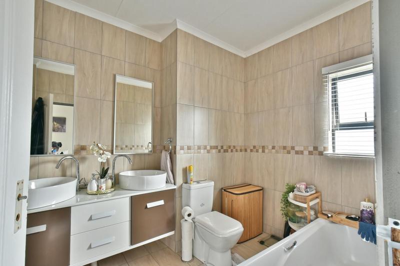 2 Bedroom Property for Sale in Honeydew Grove Gauteng