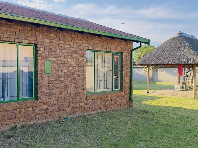 To Let 2 Bedroom Property for Rent in Theresa Park Gauteng