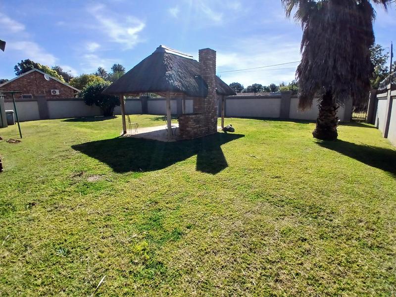 To Let 2 Bedroom Property for Rent in Theresa Park Gauteng