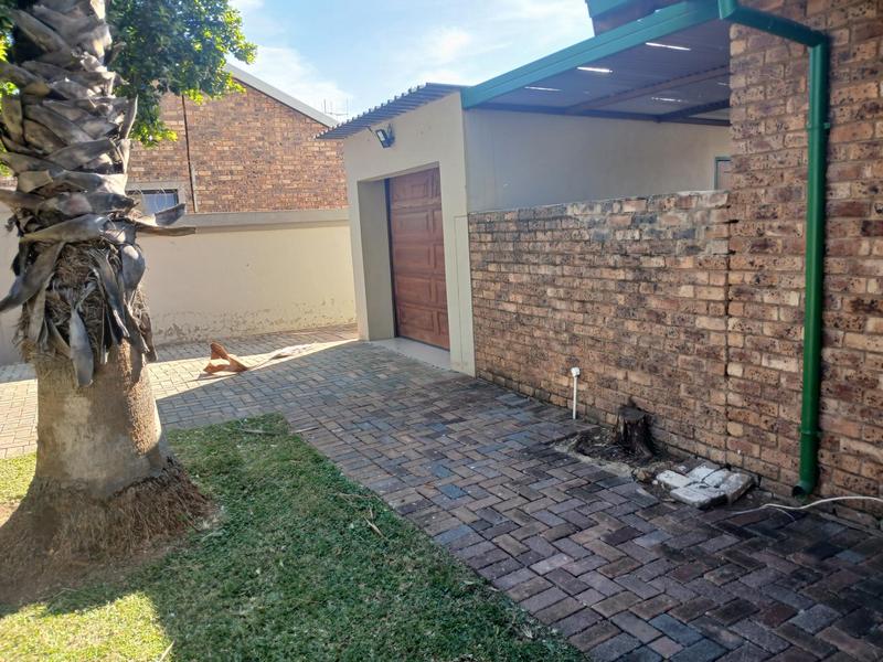 To Let 2 Bedroom Property for Rent in Theresa Park Gauteng
