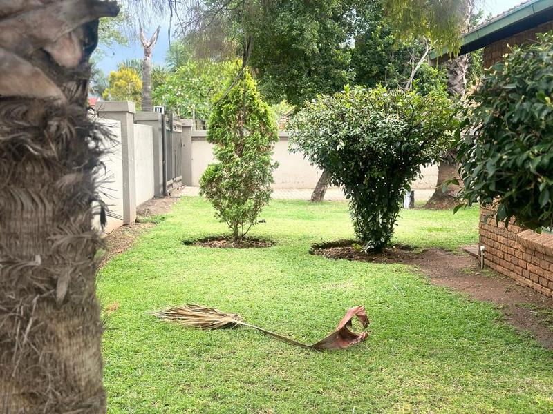 To Let 2 Bedroom Property for Rent in Theresa Park Gauteng
