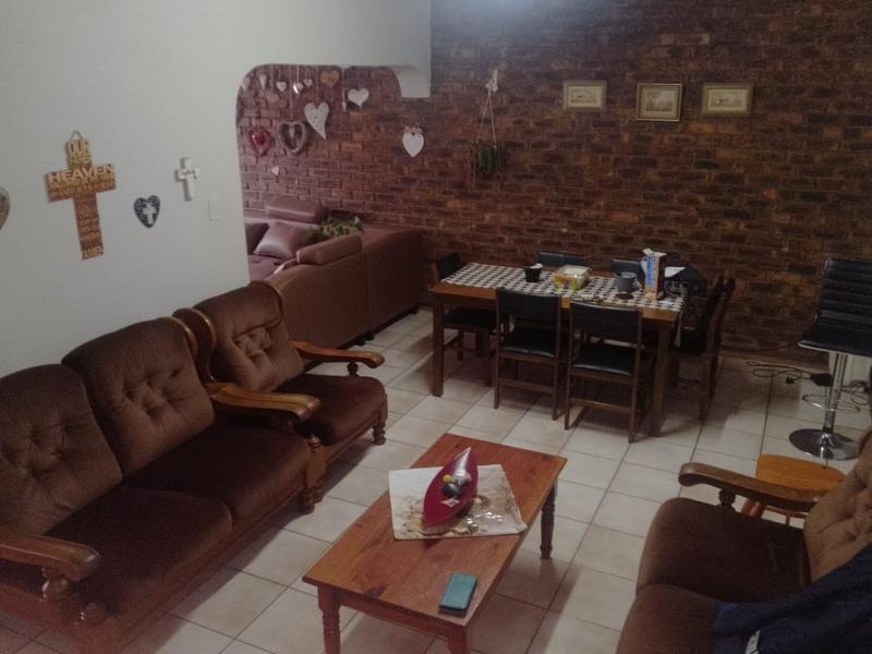 2 Bedroom Property for Sale in Petersfield Gauteng