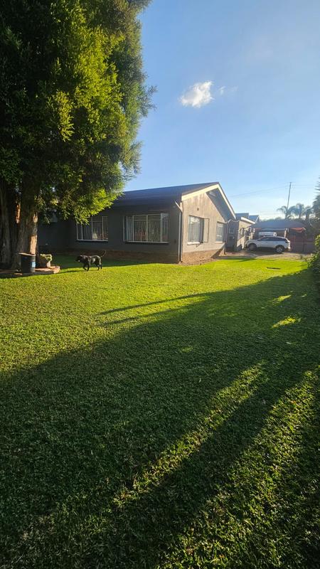5 Bedroom Property for Sale in Mountain View Gauteng