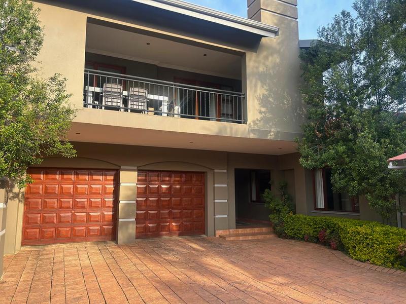 5 Bedroom Property for Sale in Glen Marais Gauteng