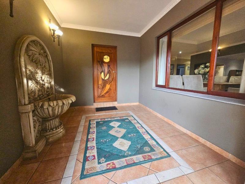5 Bedroom Property for Sale in Glen Marais Gauteng