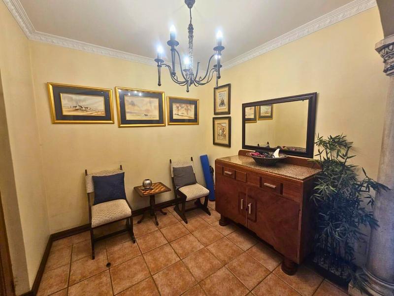 5 Bedroom Property for Sale in Glen Marais Gauteng