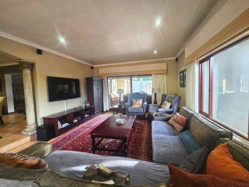 5 Bedroom Property for Sale in Glen Marais Gauteng