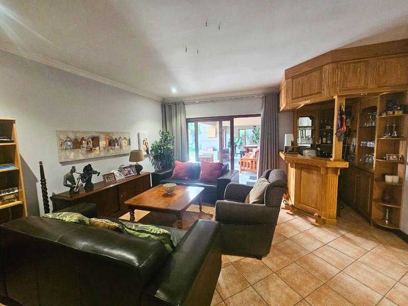 5 Bedroom Property for Sale in Glen Marais Gauteng