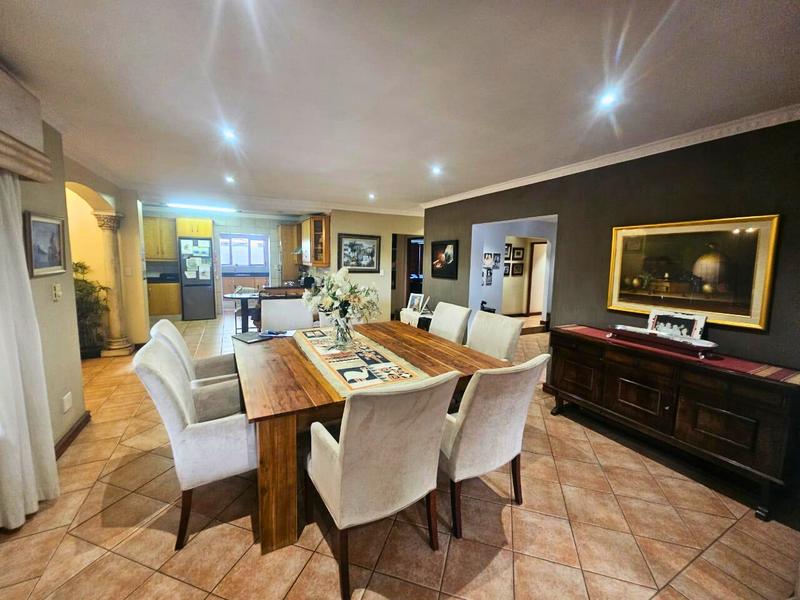 5 Bedroom Property for Sale in Glen Marais Gauteng