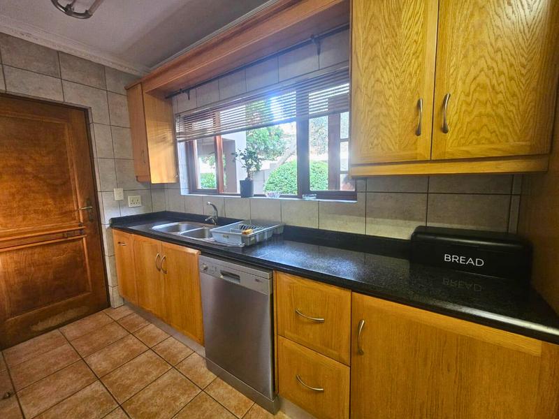 5 Bedroom Property for Sale in Glen Marais Gauteng