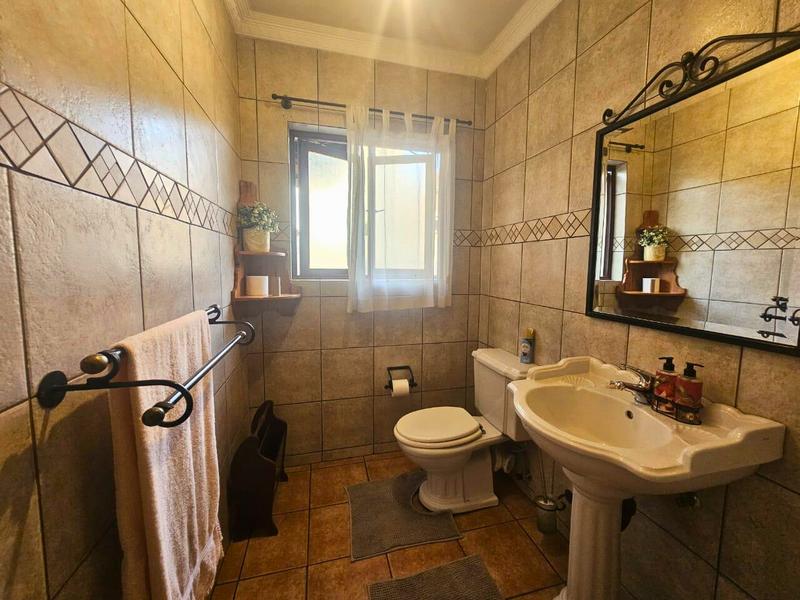 5 Bedroom Property for Sale in Glen Marais Gauteng