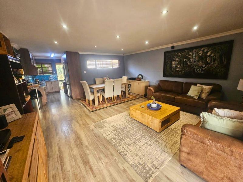 5 Bedroom Property for Sale in Glen Marais Gauteng