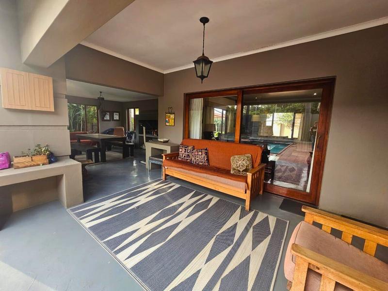 5 Bedroom Property for Sale in Glen Marais Gauteng