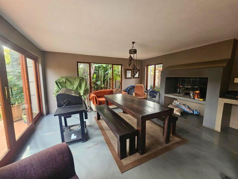 5 Bedroom Property for Sale in Glen Marais Gauteng