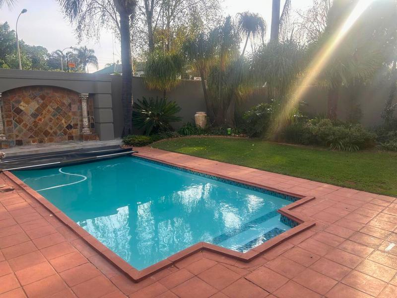 5 Bedroom Property for Sale in Glen Marais Gauteng
