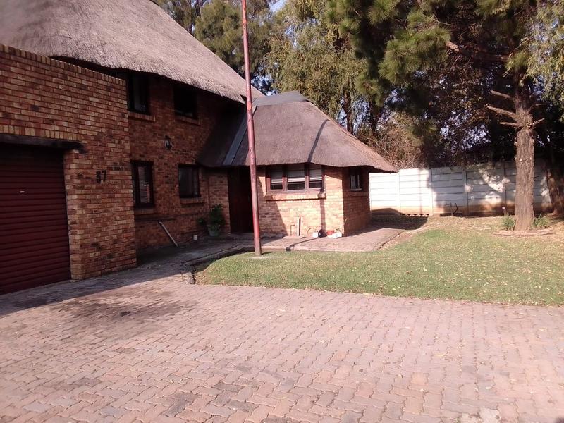 To Let 4 Bedroom Property for Rent in Pomona Gauteng
