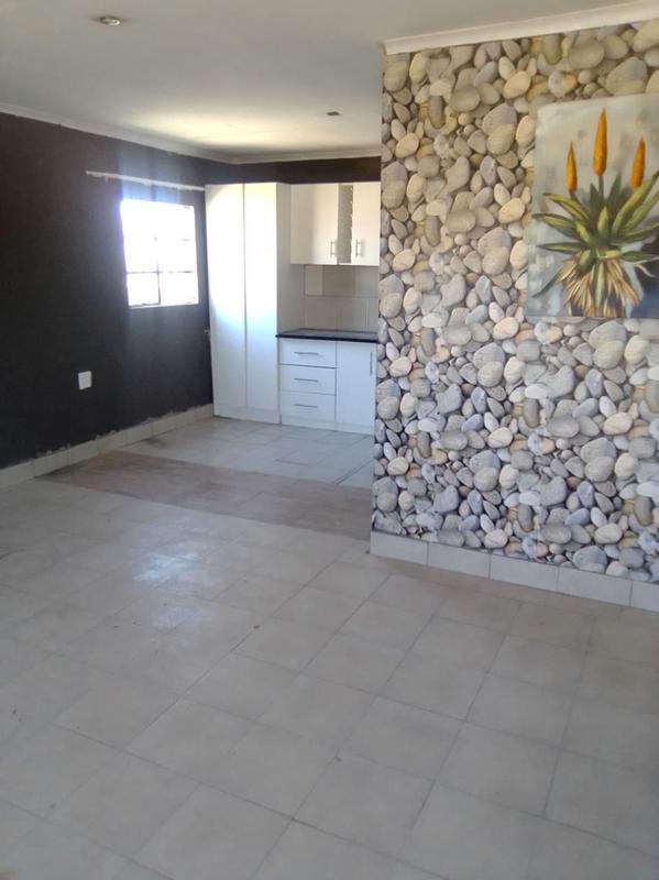 To Let 2 Bedroom Property for Rent in Austinview Gauteng