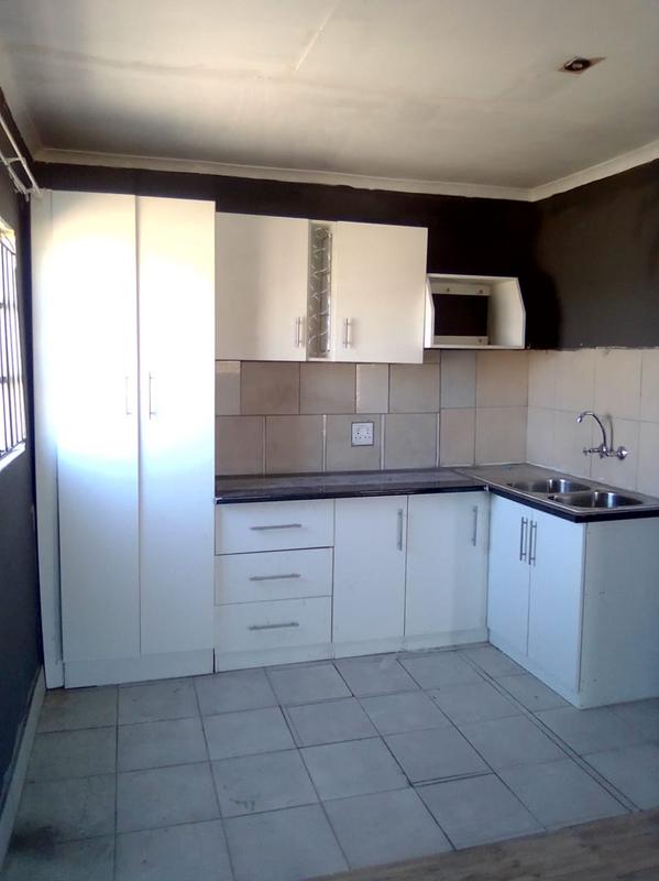 To Let 2 Bedroom Property for Rent in Austinview Gauteng