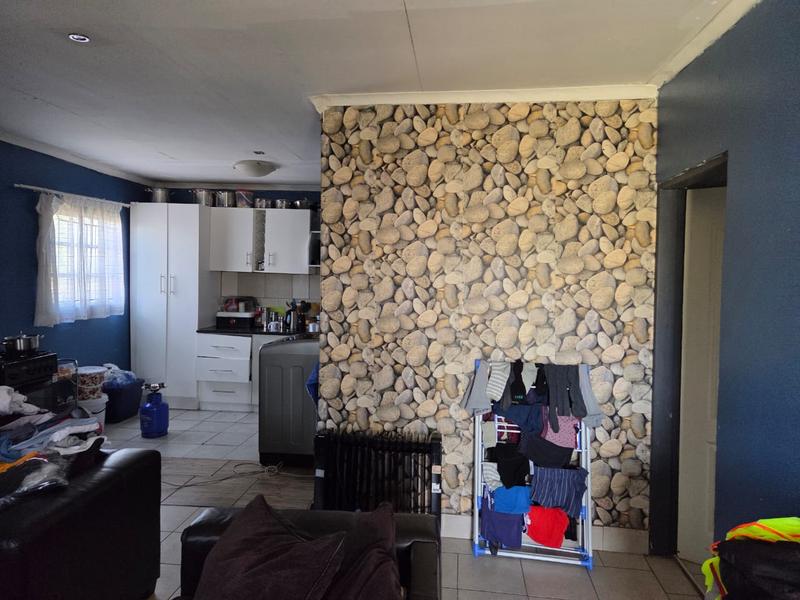 To Let 2 Bedroom Property for Rent in Austinview Gauteng
