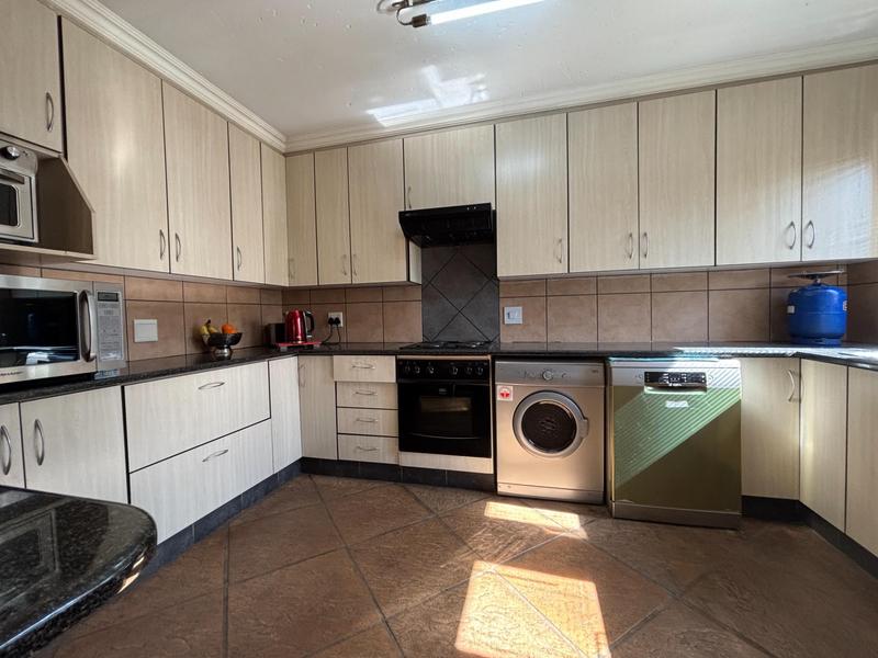4 Bedroom Property for Sale in Sonneveld Gauteng