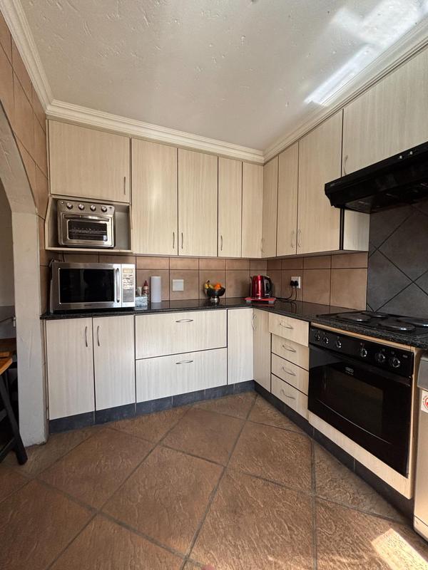 4 Bedroom Property for Sale in Sonneveld Gauteng