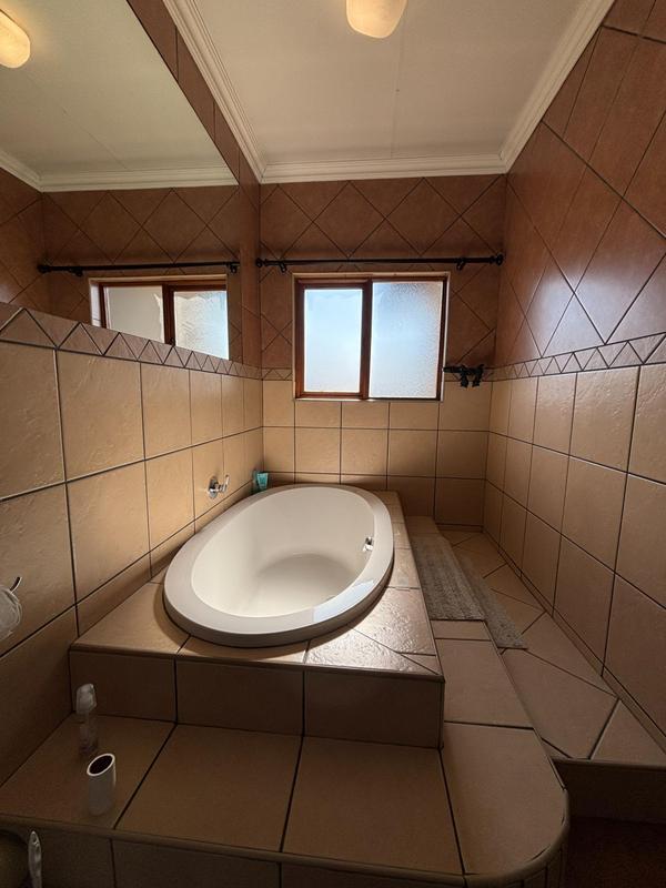 4 Bedroom Property for Sale in Sonneveld Gauteng