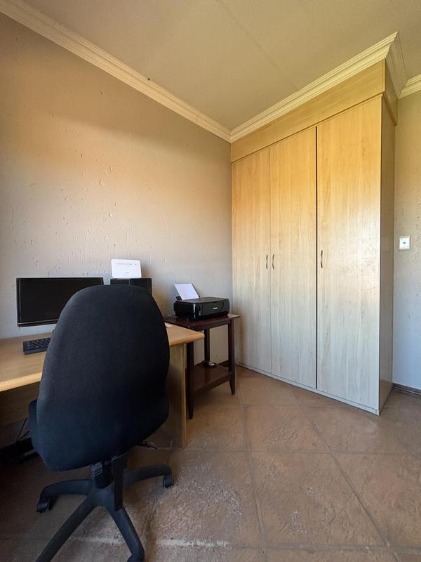 4 Bedroom Property for Sale in Sonneveld Gauteng