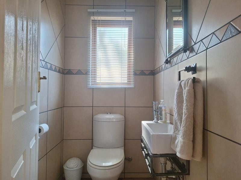 4 Bedroom Property for Sale in Sonneveld Gauteng