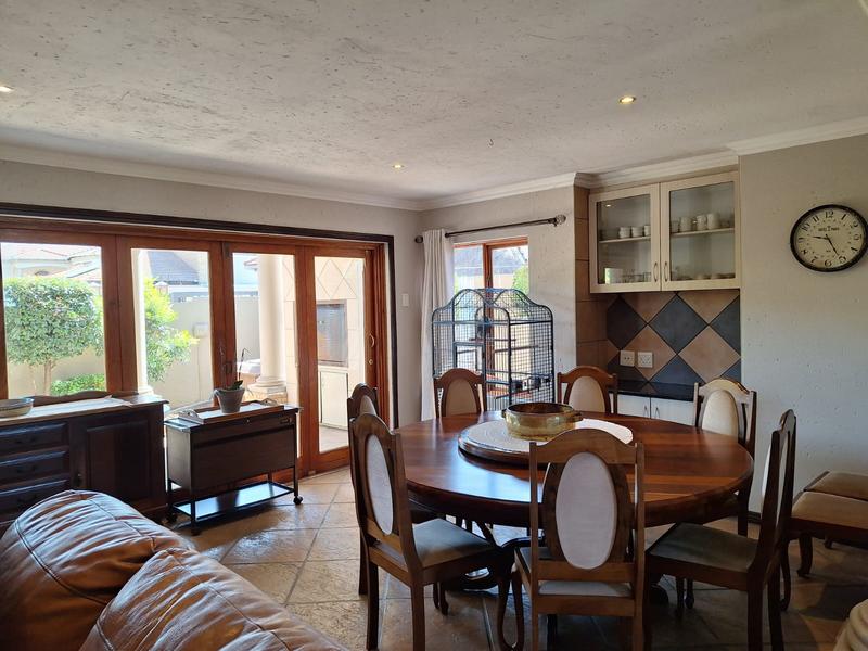4 Bedroom Property for Sale in Sonneveld Gauteng