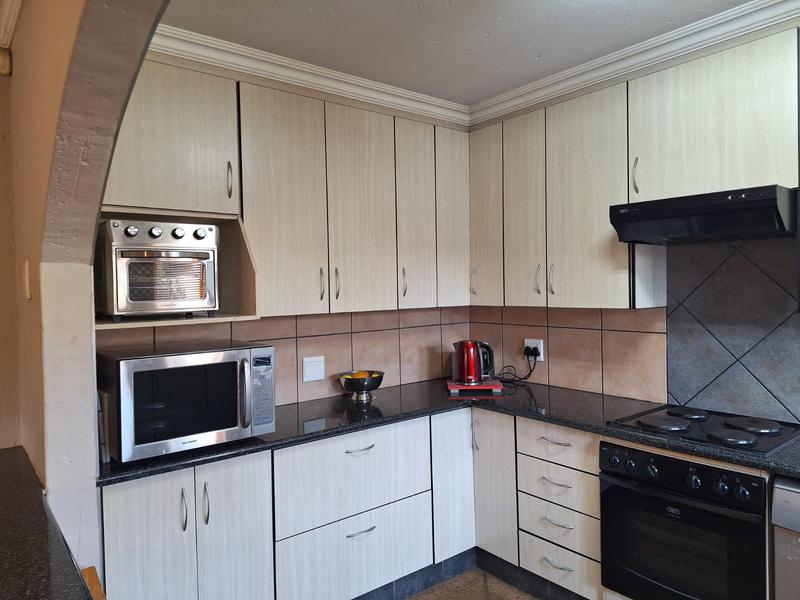 4 Bedroom Property for Sale in Sonneveld Gauteng