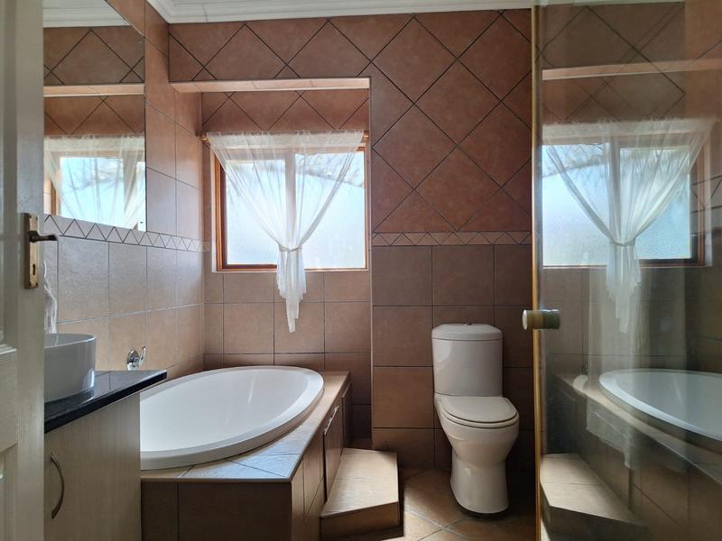 4 Bedroom Property for Sale in Sonneveld Gauteng