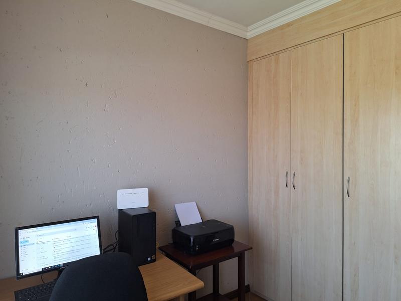 4 Bedroom Property for Sale in Sonneveld Gauteng