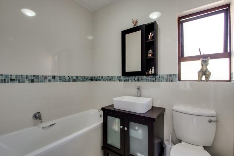 To Let 1 Bedroom Property for Rent in Magaliessig Gauteng