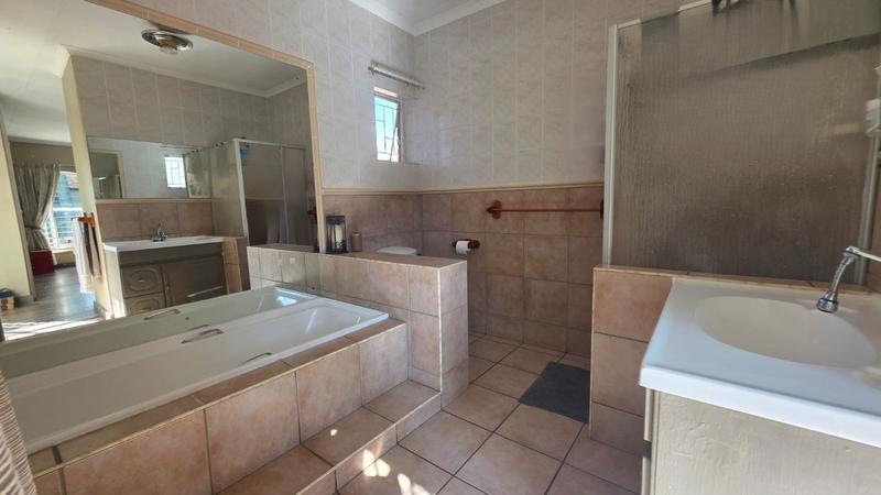 3 Bedroom Property for Sale in Eldoraigne Gauteng