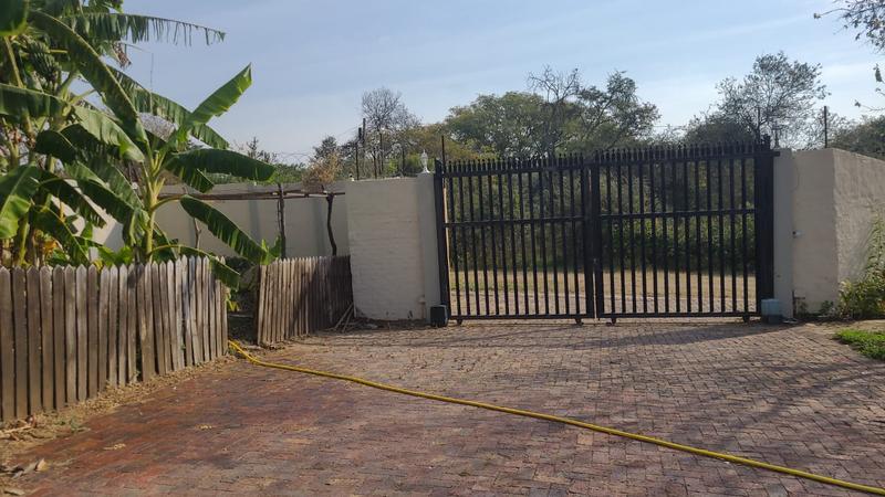8 Bedroom Property for Sale in Carlswald Gauteng
