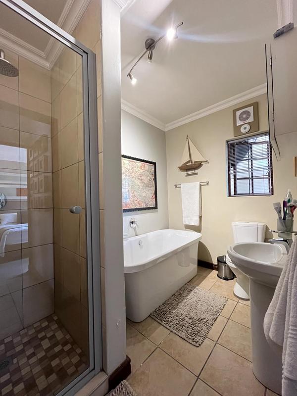 To Let 2 Bedroom Property for Rent in Waterkloof Ridge Gauteng