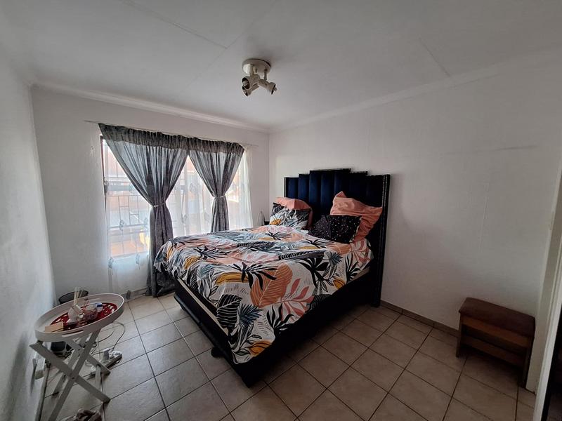 To Let 2 Bedroom Property for Rent in Vorna Valley Gauteng